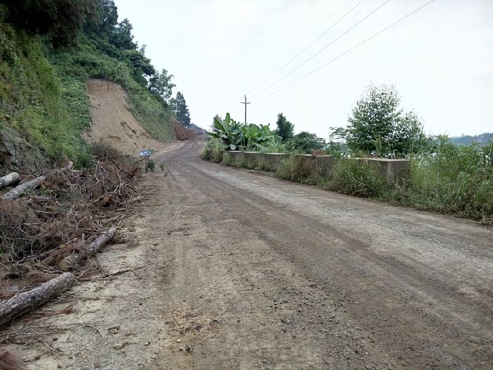 曲折山路